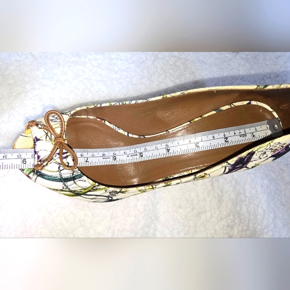Gucci Canvas Flora White Multicolor Peep Toe Pumps - Picture 12 of 12